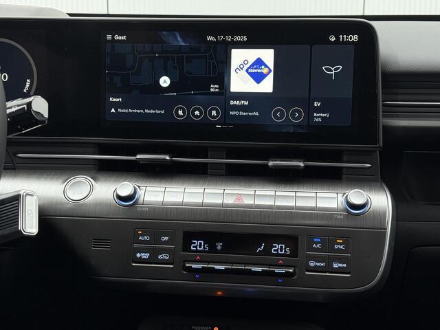 Hyundai Kona Electric Comfort Smart 65.4 kWh / 4000 Voordeel / 19 Inch / Stoel- & Stuurverwarming / Achteruitrijcamera / V2L /