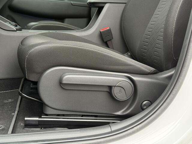 Hyundai Kona Electric Comfort Smart 65.4 kWh / 4000 Voordeel / 19 Inch / Stoel- & Stuurverwarming / Achteruitrijcamera / V2L /