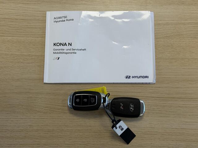 Hyundai Kona 2.0 T-GDI N Performance 280pk DCT8 / Fabrieksgarantie tot 01-2027 / 1e Eigenaars auto / Dealer Onderhouden / Limited Slip Diff / Adaptieve Cruise / Adaptieve Onderstel / Stoel & Stuurwielverwarming / Achterbank Verwarming / Elektr. Stoelen / Stoelventilat