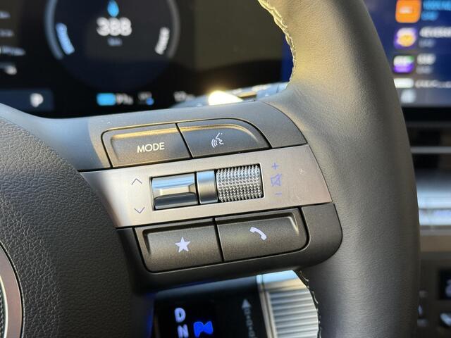 Hyundai Kona Electric Comfort Smart 65.4 kWh / Warmtepomp / Stuur- & Stoelverwarming / Navigatie / Apple Carplay & Android Auto / Vehicle-to-Load (V2L) / Blind-spot Collision Assist / 19" Lichtmetalen Velgen