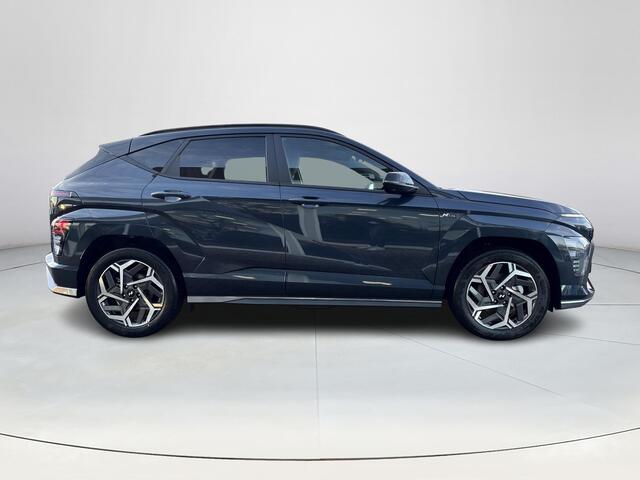 Hyundai Kona 1.6 GDI HEV N Line | Uit voorraad leverbaar! | 360 graden camera | Keyless entry en start | Stoel en stuurverwarming | Stoelventilatie | achterbank verwarmd | Adaptieve Cruise control | Parkeersensoren voor en achter |