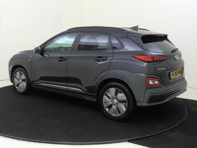 Hyundai Kona EV Premium 64 kWh | Navigatie | Elektrisch schuifdak | Stoelverwarming | Climate control | Camera |