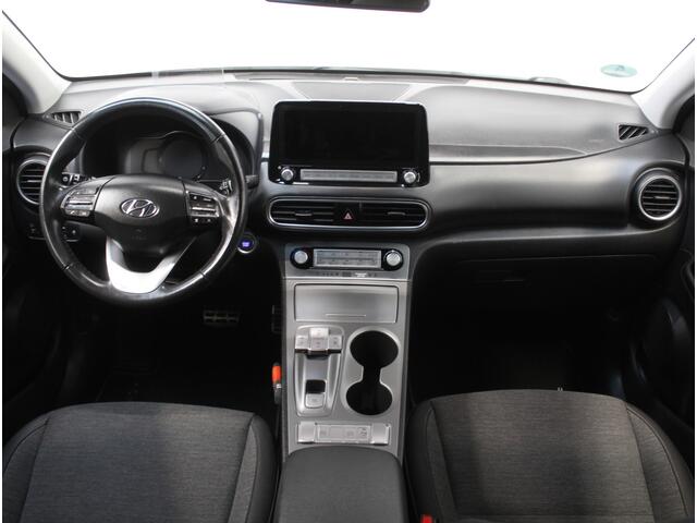 Hyundai Kona EV Fashion 64 kWh CLIMATE | ADAPCRUISE | CAMERA | CARPLAY | LMV17 | LED | DAB | HEAD-UP | NAVI | PDCA | 3FASE