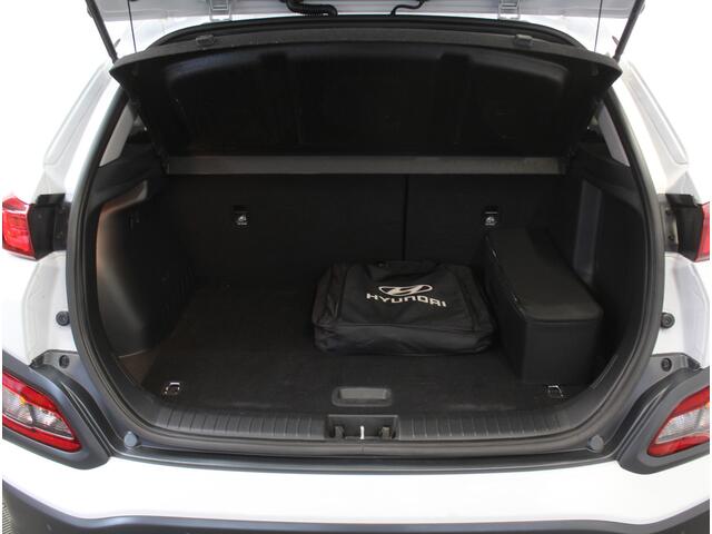 Hyundai Kona EV Fashion 64 kWh CLIMATE | ADAPCRUISE | CAMERA | CARPLAY | LMV17 | LED | DAB | HEAD-UP | NAVI | PDCA | 3FASE