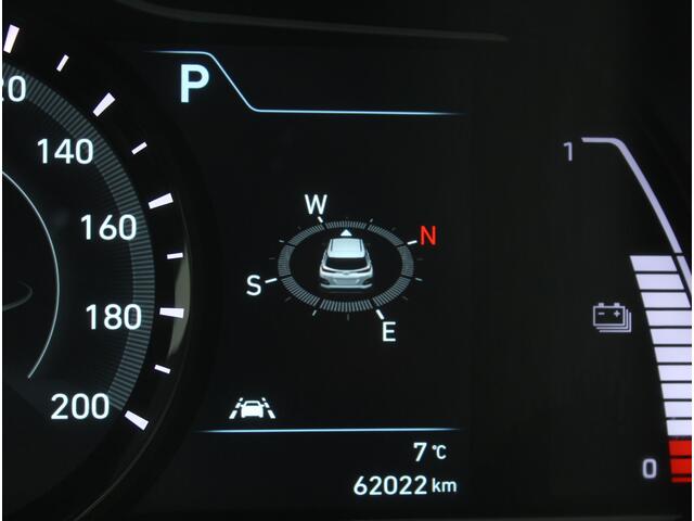 Hyundai Kona EV Fashion 64 kWh CLIMATE | ADAPCRUISE | CAMERA | CARPLAY | LMV17 | LED | DAB | HEAD-UP | NAVI | PDCA | 3FASE