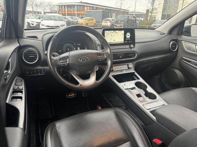 Hyundai Kona EV Premium 64 kWh Trekhaak | Leder | Stoel&Stuurverw + Koeling | Navi | Camera
