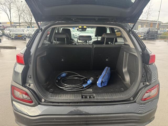 Hyundai Kona EV Premium 64 kWh Trekhaak | Leder | Stoel&Stuurverw + Koeling | Navi | Camera