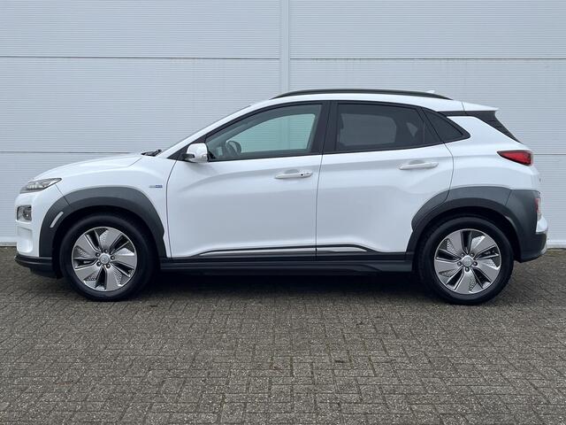 Hyundai Kona EV Limited 64 kWh / achterbank verwarmd / Apple Carplay/Android Auto / cruise control adaptief met Stop&Go en stuurhulp /