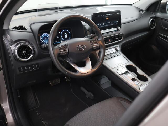 Hyundai Kona EV Fashion 39 kWh | SOH 98% | Adaptieve Cruise Control | LED | Camera | DAB | Keyless Entry/Go | HUD | Warmtepomp | Dodehoek detectie |