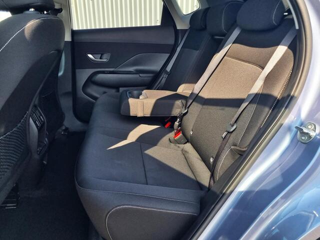 Hyundai Kona Electric Comfort Smart 65.4 kWh / Navigatie / Cruise Control Adaptief / Climate Control / Achterklep Elektrisch / Stoel & Stuurwiel Verwarming Voorzijde /