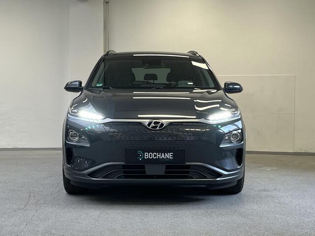 Hyundai Kona EV Premium 64 kWh | 1e-EIG. | 3-FASE | SOH 100% | HEAD-UP | STOELKOELING |