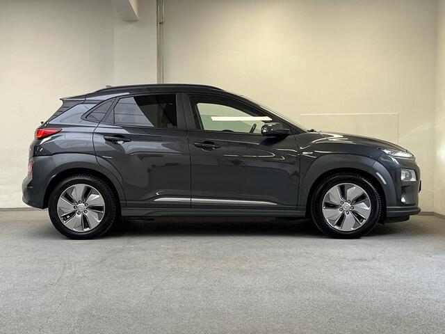 Hyundai Kona EV Premium 64 kWh | 1e-EIG. | 3-FASE | SOH 100% | HEAD-UP | STOELKOELING |