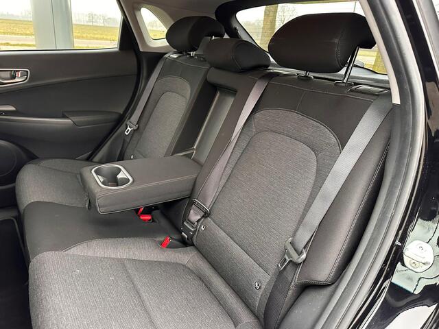 Hyundai Kona EV Fashion 64 kWh | SOH: 96,2% | 3 Fase | warmtepomp | Black Edition LM | HUD | Blindspot | Climate | Navi |