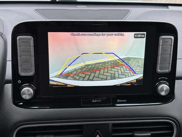 Hyundai Kona EV Premium 64 kWh / Volledig Dealer Onderhouden / 8 jaar batterijgarantie tot 160.000km / SOH 100% / 3-Fase / Adaptieve cruise control / HUD / Lederen bekleding / Stoelverwarming, Stoelventilatie & Stuurverwarming / Apple carplay/Android auto /