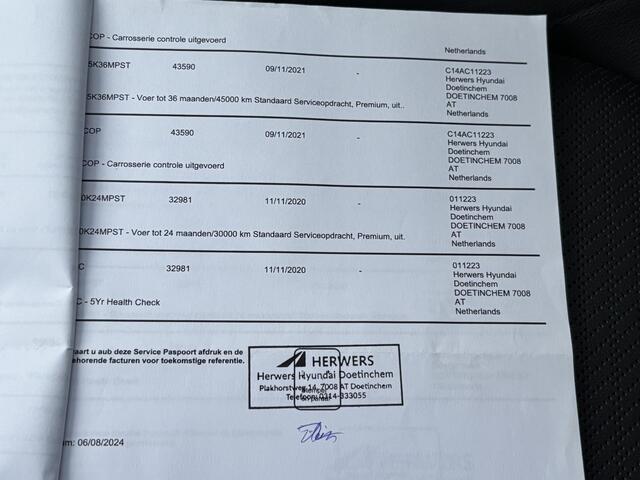 Hyundai Kona EV Premium 64 kWh / Volledig Dealer Onderhouden / 8 jaar batterijgarantie tot 160.000km / SOH 100% / 3-Fase / Adaptieve cruise control / HUD / Lederen bekleding / Stoelverwarming, Stoelventilatie & Stuurverwarming / Apple carplay/Android auto /