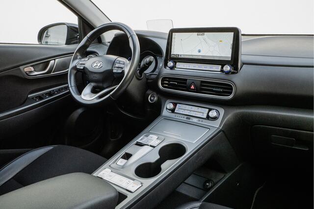 Hyundai Kona EV Fashion 64 kWh Trekhaak/ Schuif-kanteldak/ Stoelverwarming/ Half lederen int./ HUD/ Blindspot