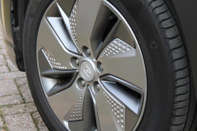 Hyundai Kona EV Fashion 64 kWh SOH 100% - Schuifdak - Head-up - Navigatie