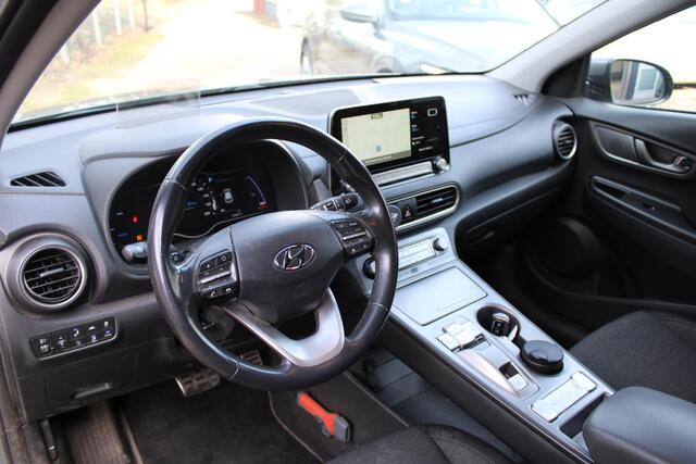 Hyundai Kona EV Fashion 64 kWh SOH 100% - Schuifdak - Head-up - Navigatie