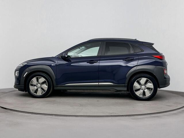 Hyundai Kona EV Premium 64 kWh | Soh 96,5 % | Navigatie, Apple car play Android auto| stoel verwarming en koeling |