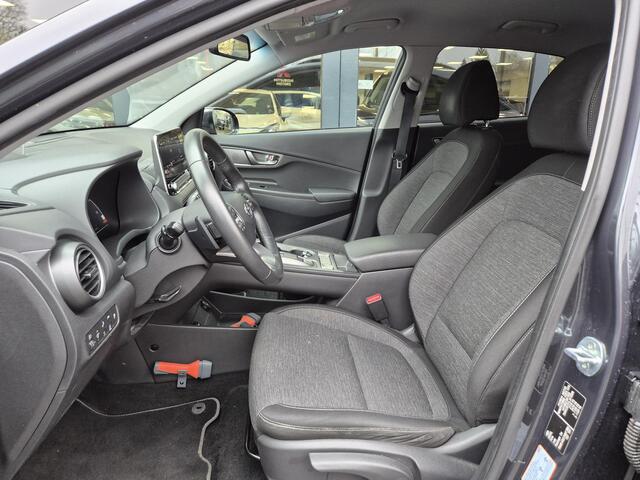 Hyundai Kona EV Fashion 64 kWh | SOH 96,4% | Navigatie | AppleCarplay/AndroidAuto |