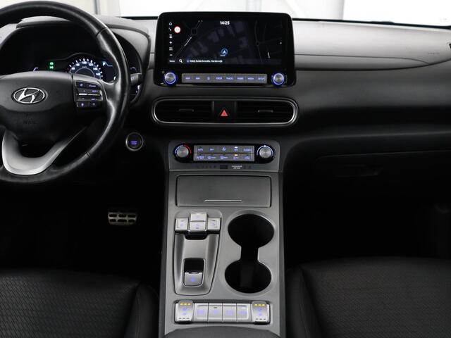 Hyundai Kona EV Premium 64 kWh | SOH 100% | 3 Fase | Stoelventilatie | Leder | Head-Up | Warmtepomp | Trekhaak | Achterbankverwarming | Adaptive cruise | Camera | Carplay | Full LED