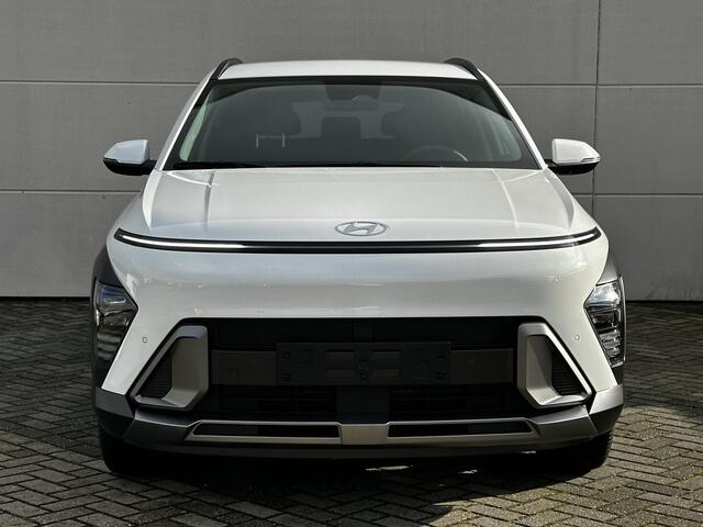 Hyundai Kona 1.6 GDI HEV Comfort Smart / ¤ 2500,- Voordeel / Rijklaarprijs / Direct Leverbaar / Modeljaar 2026 / Navigatie / 18" LMV / Adaptieve Cruise Control / Parkeersensoren voor en achter /