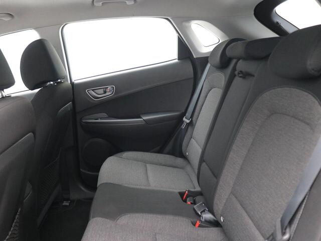 Hyundai Kona EV Fashion 64 kWh / 482 KM WLTP / Cruise Control / Climate Control / Achteruitrijcamera / Navigatie / Apple Carplay / Dealeronderhouden /