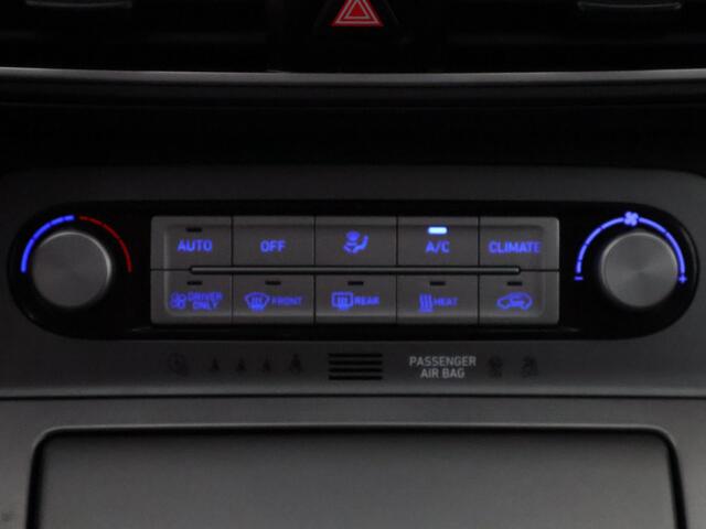 Hyundai Kona EV Premium Two-Tone 64 kWh SOH ACCU 99% | Apple Carplay/Android Auto | Stuur-& Stoelverwarming | Navigatie | Leder | Camera |