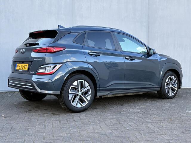 Hyundai Kona EV Fashion 64 kWh / SOH 100% / NL auto / Adaptieve Cruise Control / Achteruitrijcamera / Navigatie / Apple Carplay/Android Auto / KRELL audio / Head Up Display /