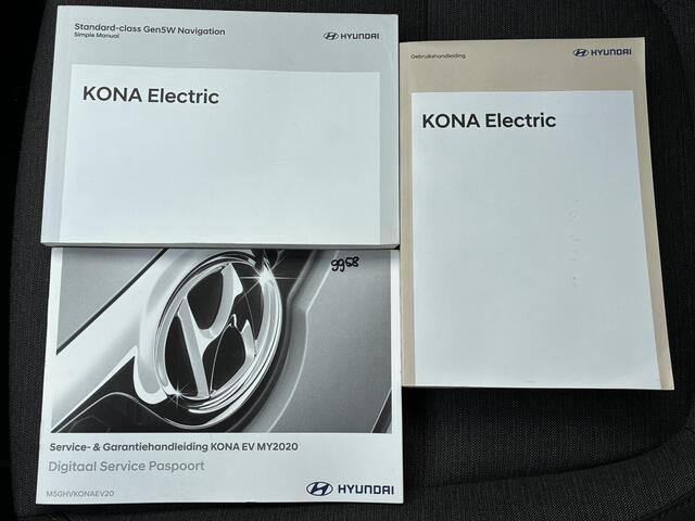 Hyundai Kona EV Fashion 64 kWh / SOH 100% / NL auto / Adaptieve Cruise Control / Achteruitrijcamera / Navigatie / Apple Carplay/Android Auto / KRELL audio / Head Up Display /