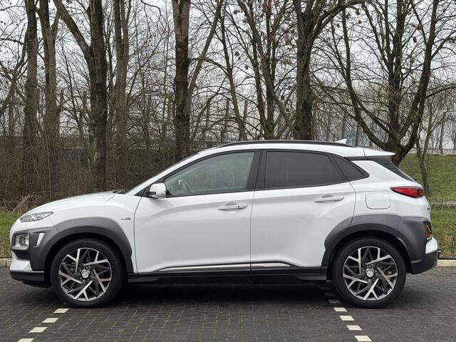 Hyundai Kona 1.6 GDI HEV 140pk Premium | LEDEREN BEKLEDING | TREKHAAK | 18'' 2-TONE LMV | HEAD UP DISPLAY | ADAPTIEVE CRUIECONTROL | STOELVERWARMING VOOR EN ACHTER | STUURVERWARMING | STOELVERKOELING VOOR |