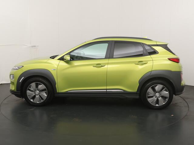 Hyundai Kona EV Premium 64 kWh | Trekhaak | Voorstoelen vewarmd&verkoeld | Warmtepomp | Adapt. Cruise | HUD | Leder |