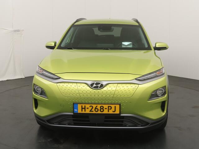 Hyundai Kona EV Premium 64 kWh | Trekhaak | Voorstoelen vewarmd&verkoeld | Warmtepomp | Adapt. Cruise | HUD | Leder |