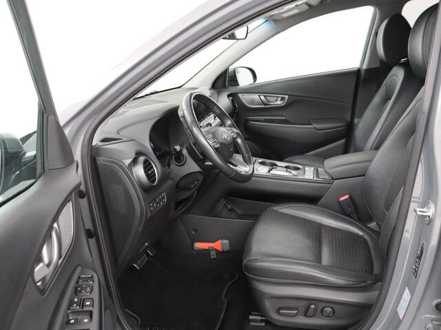 Hyundai Kona EV Premium 64 kWh | SOH 100% | 3 Fase | Stoelventilatie | Leder | Head-Up | Warmtepomp | Camera | Achterbankverwarming | Carplay | Navigatie | Adaptive cruise | Keyless | Parkeerhulp