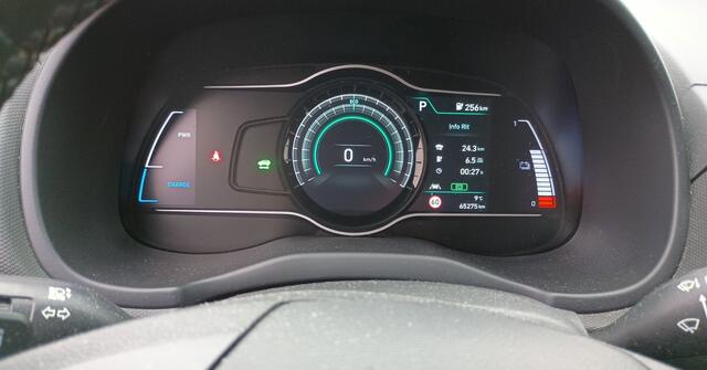 Hyundai Kona EV Limited 64 kWh 3-Fase 2e-Eig. & Keurig-Onderh. BOVAG-Garantie. NL-Auto.