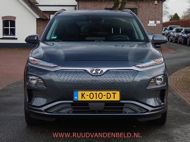 Hyundai Kona EV Comfort Smart 64 kWh SOH 95% / HEAD UP DISPLAY / CARPLAY
