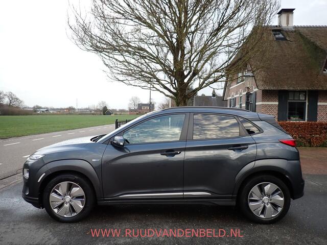 Hyundai Kona EV Comfort Smart 64 kWh SOH 95% / HEAD UP DISPLAY / CARPLAY