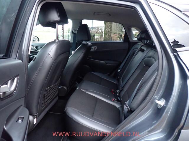 Hyundai Kona EV Comfort Smart 64 kWh SOH 95% / HEAD UP DISPLAY / CARPLAY