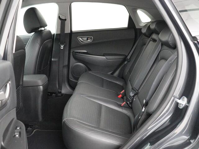 Hyundai Kona EV Limited 64 kWh | SOH 100% | 3 Fase | Stoelventilatie | Head-Up | Adaptive cruise | Camera | Leder | Carplay | Achterbankverwarming | Warmtepomp | Keyless | Full LED | Dodehoek detectie
