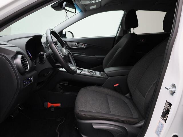 Hyundai Kona EV Fashion 64 kWh | Climate Control / ECC | Licht metalen velgen 17 inch | Cruise control Adaptive| Navigatie | Park Distance Control achter | Achteruitrijcamera | Dakrailing |