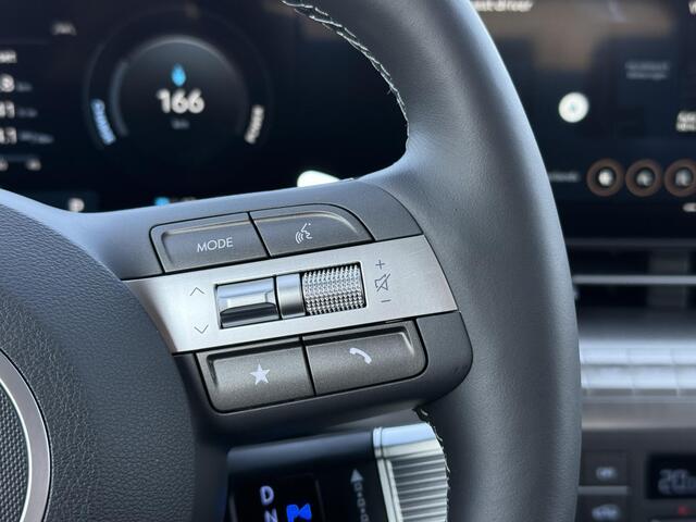 Hyundai Kona 1.6 GDI HEV Comfort Plus / ¤2.500,- Voordeel / Elektrische Achterklep / Stoel Verwarming V+A / Stuur Verwarming / Keyless / Adaptive Cruise / Navigatie / Apple Carplay&Android Auto /