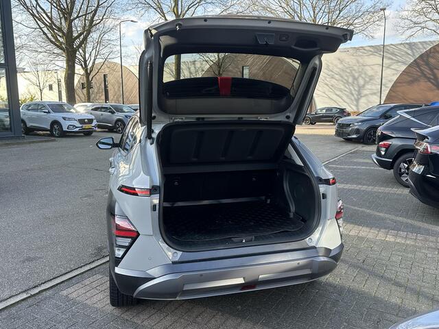 Hyundai Kona 1.6 GDI HEV Premium Sky VAN: 34.900,- VOOR 31.877,- UW LENTEVOORDEEL: 3.023,- | DEALER ONDERHOUDEN | FABR. GARANTIE t/m 06-2031