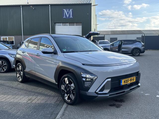 Hyundai Kona 1.6 GDI HEV Premium Sky VAN: 34.900,- VOOR 31.877,- UW LENTEVOORDEEL: 3.023,- | DEALER ONDERHOUDEN | FABR. GARANTIE t/m 06-2031
