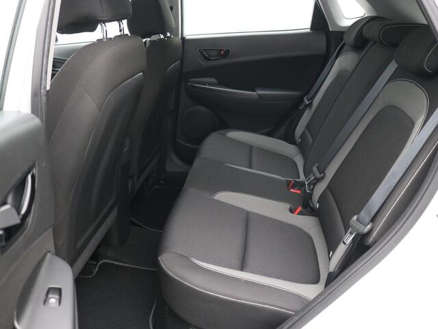 Hyundai Kona 1.6 GDI HEV Comfort AUTOMAAT / Trekhaak / Navigatie / Adaptieve Cruise Control / NL Auto / Apple CarPaly & Android Auto / Airco Climate Control / 1ste Eigenaar / Historie bekend /