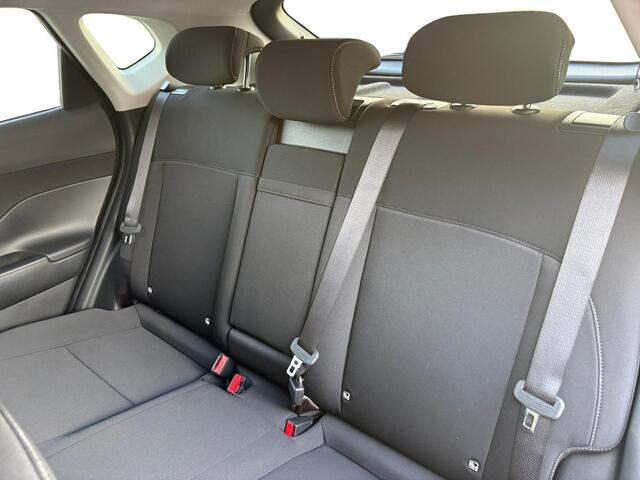 Hyundai Kona Electric Pure Edition Long Range 64.8kWh 204pk | STOEL + STUURVERW. | ADAPTIVE CRUISE | CAMERA | APPLE CARPLAY / ANDROID AUTO |