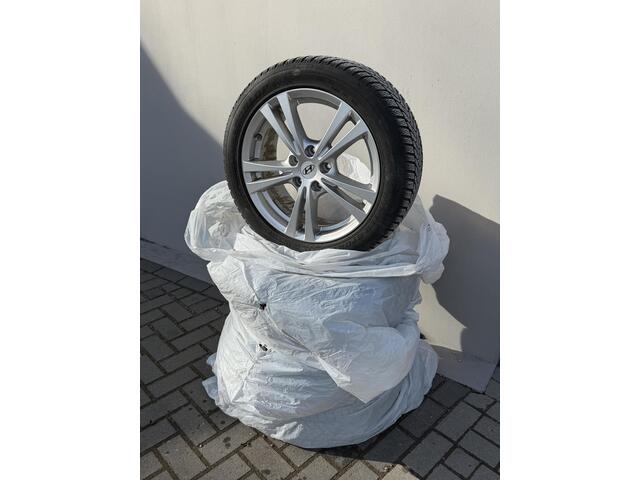 Hyundai Kona 1.6 GDI HEV Fashion Automaat / Dealer Onderhouden / Navigatie / Camera / Adaptieve Cruise / Stoel Verwarming / Stuurwiel Verwarming / DAB / Keyless / Krell Audio / 18'' LM Velgen /