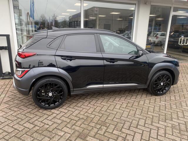 Hyundai Kona 1.6 GDI HEV Fashion edition Navigatie, HUD, parkeersensoren, achteruitrij camera, keyless, draadloze telefoonlader, Apple CarPlay/Android Auto, automaat!