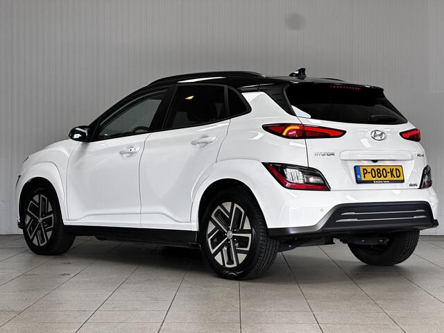 Hyundai Kona EV Fashion 64 kWh/ Two-Tone/ 17'' LMV/ LED Koplampen/ Keyless/ Virtual Dashb./ Apple + Android/ Adaptive Cruise/ Camera/ Lane-Assist./ Navi/ DAB+/ Dode-Hoek DET./ Extra getint glas.