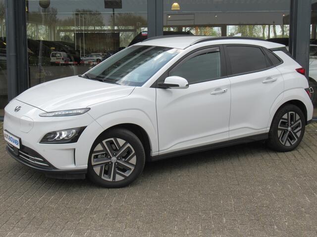 Hyundai Kona EV Premium 64 kWh | 3 fase | Warmtepomp 2e eigen | dealer onderh | tr.haak | full option !