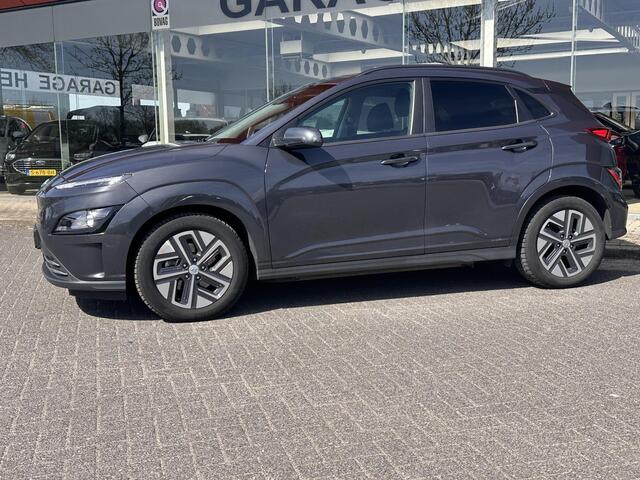 Hyundai Kona EV Fashion 64 kWh | SOH: 96,3%| Facelift | 3 Fase | Warmtepomp | Navi | HUD | Adaptive CC | Camera |